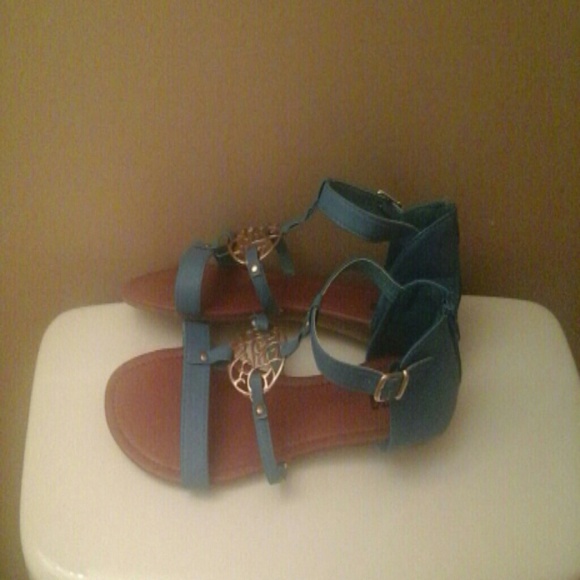 Sandals - Picture 2 of 8