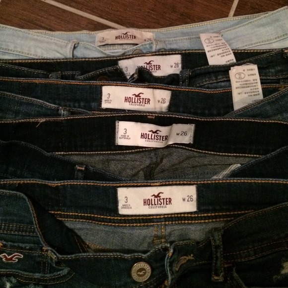 Hollister shorts size 3!