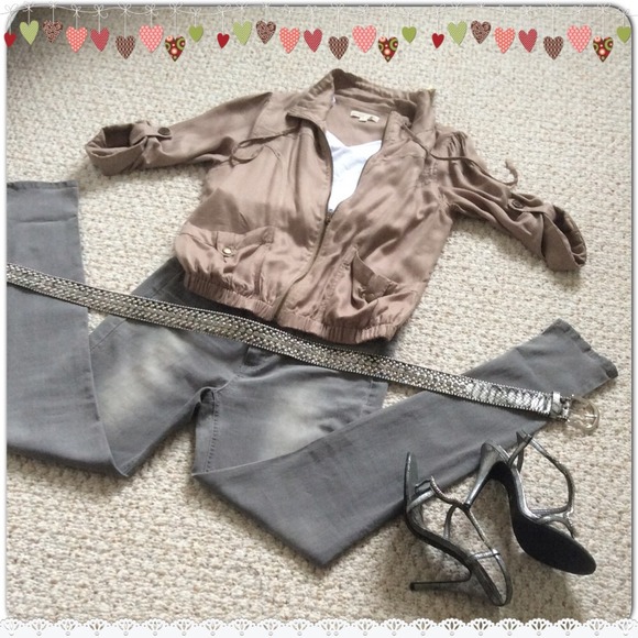 Light Weight Jacket w/2 Pockets & Roll Up Sleeves - Picture 2 of 4