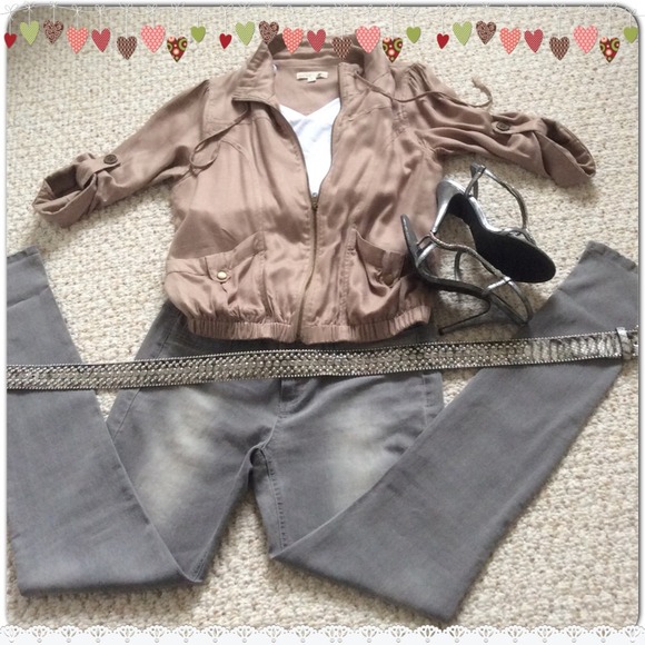 Light Weight Jacket w/2 Pockets & Roll Up Sleeves - Picture 3 of 4