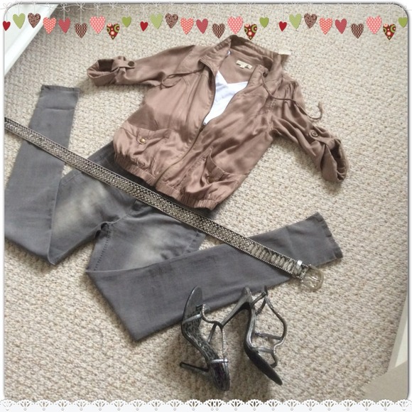 Light Weight Jacket w/2 Pockets & Roll Up Sleeves - Picture 4 of 4