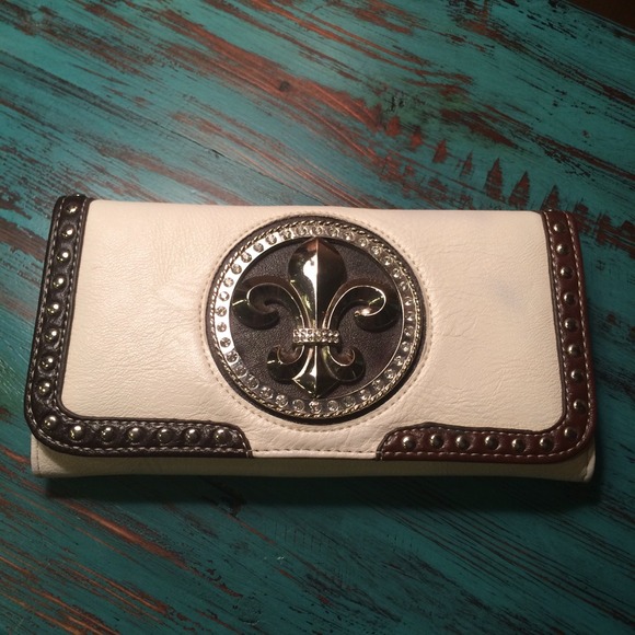 Fleur De Lis Wallet