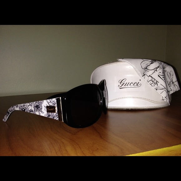 100% authentic almost brand new Gucci sunglasses