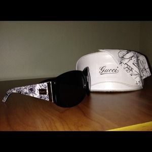 100% authentic almost brand new Gucci sunglasses
