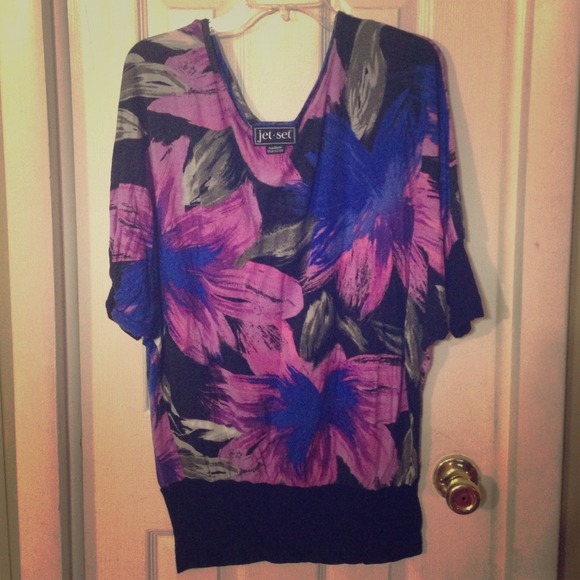 Purple flowery shirt 💜💐🌺