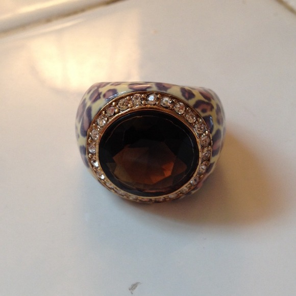 Betsey Johnson Ring. - Picture 2 of 3