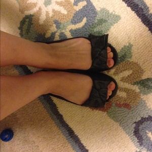Cute bow flats.
