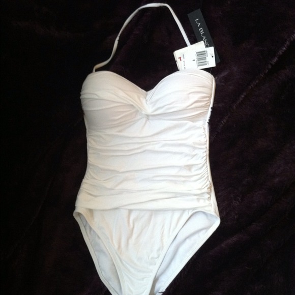 🔴sold🔴WHITE LA BLANCA SWIM SUIT $109 NWT