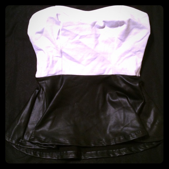 NWT! Strapless peplum top - Picture 1 of 3