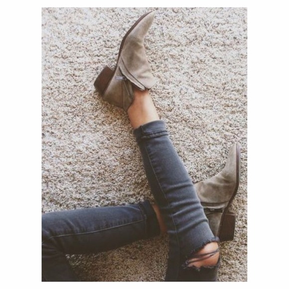 Urban Outfitters black ripped jean