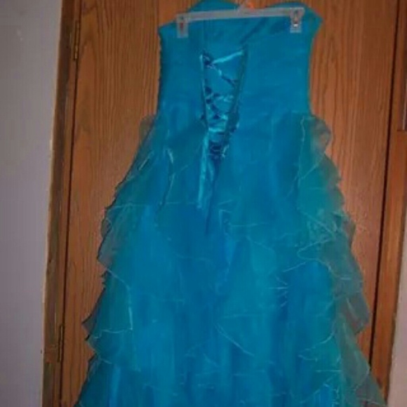 Prom dress - Picture 2 of 3