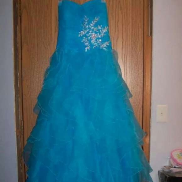 Prom dress - Picture 3 of 3