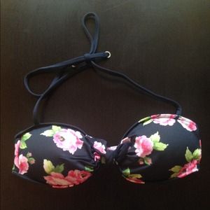 Flowery gilly hicks bikini top