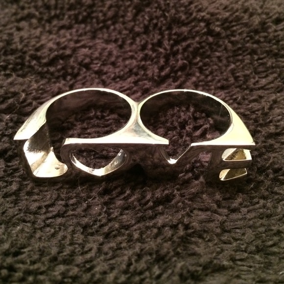 "Love" ring - Picture 2 of 3