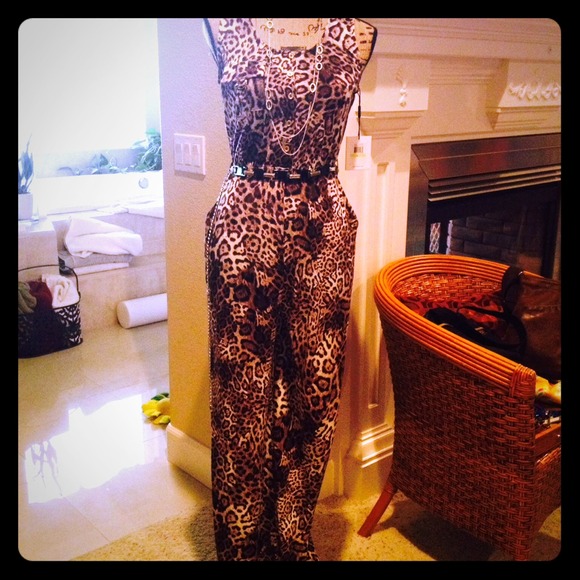 Calvin Klein Pants - 🌹NWT Calvin Klein sexy 😍stunning jumpsuit Sz 4