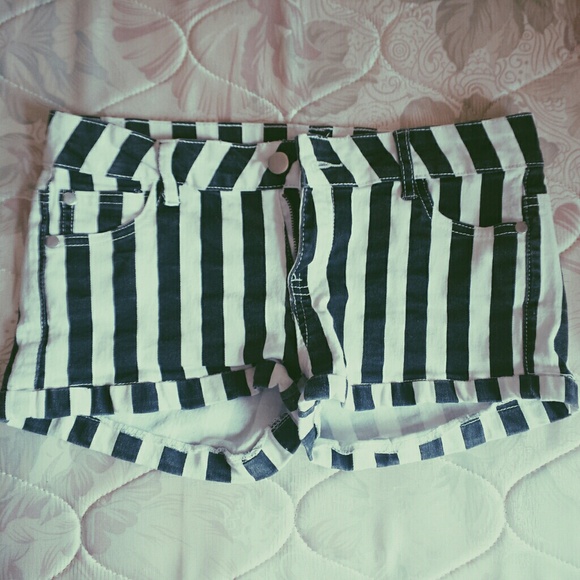 Stripped shorts