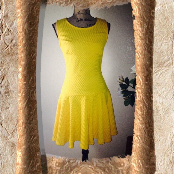 NWT Carapace, Beautiful yellow summer dress Sz 10