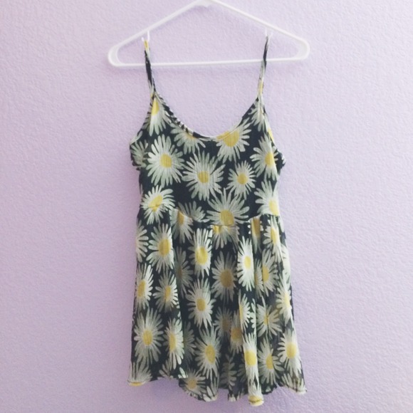 Brandy Melville Rare Daisy Nora Dress
