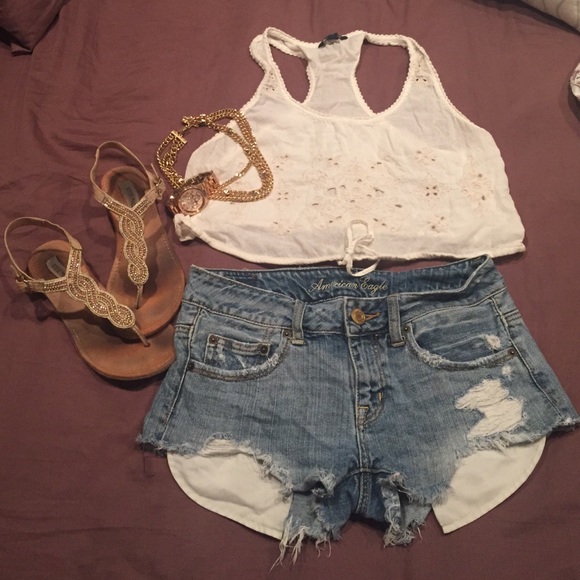 {American Eagle} Distressed Shorts 🌸