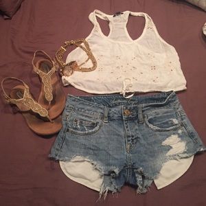 {American Eagle} Distressed Shorts 🌸