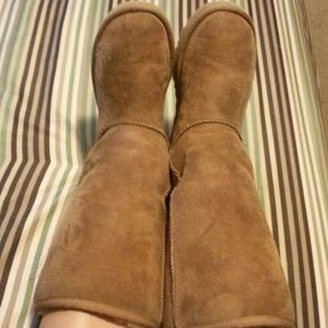 Classic uggs chestnut 6 *** hold***