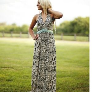 Backless maxi dress black & white print