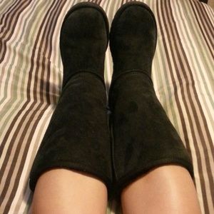 Classic tall uggs black*reserved*