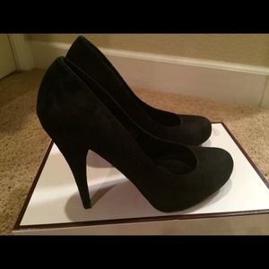 Steve Madden black suede heels