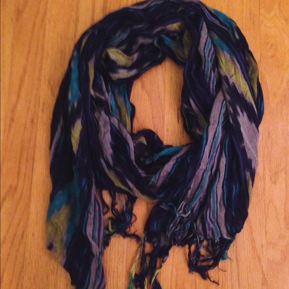 Patterned purple scarf