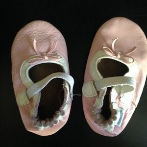 Robeez pink Mary Jane - super adorable