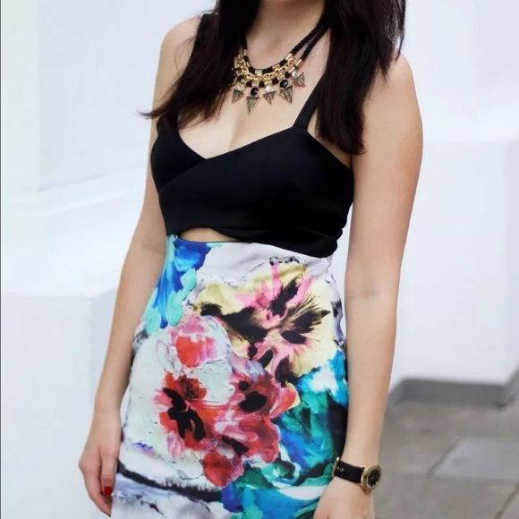 Zara Dresses & Skirts - Zara printed fitted dress!