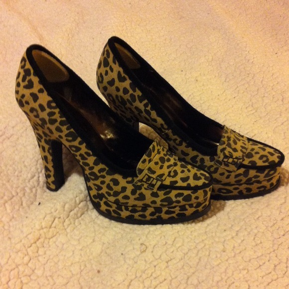 Colin Stuart cheetah print shoes sz 7 1/2