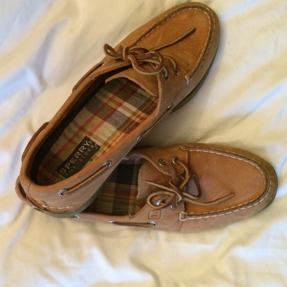 Authentic original 2-eye boat shoe by Sperry