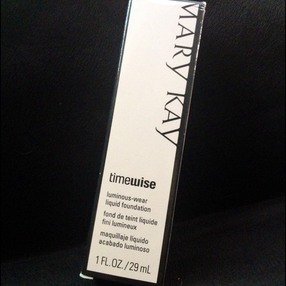 Ivory 4 Mary Kay luminous wear liquid foundation