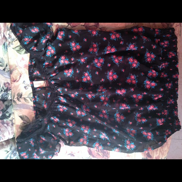 Floral belly top