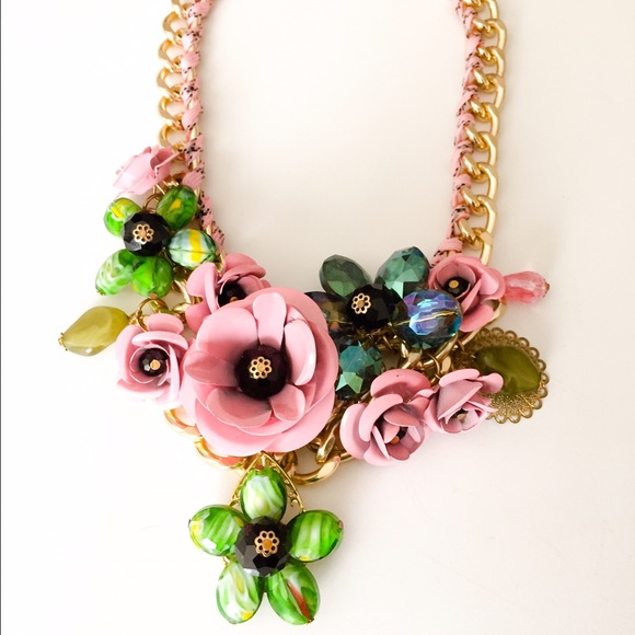 Boutique Jewelry - Chocker Multicolor Flower Cotton Rope Necklace