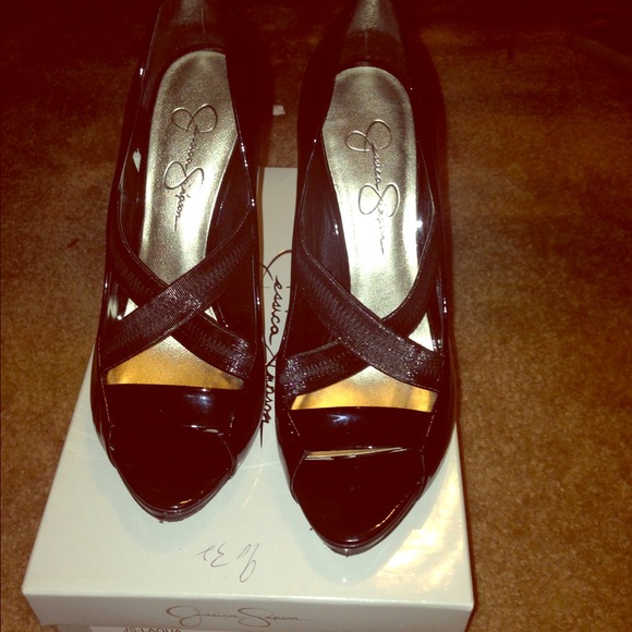 Jessica Simpson patent black