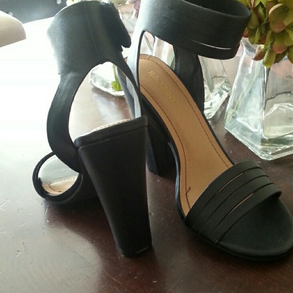 BAMBOO Black strap sandels with ankle straps - Picture 4 of 4