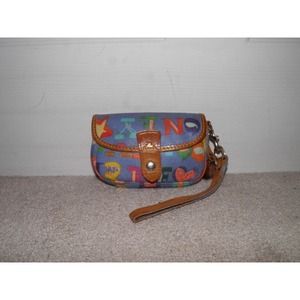 🚫on hold🚫 Dooney & Burke wristlet