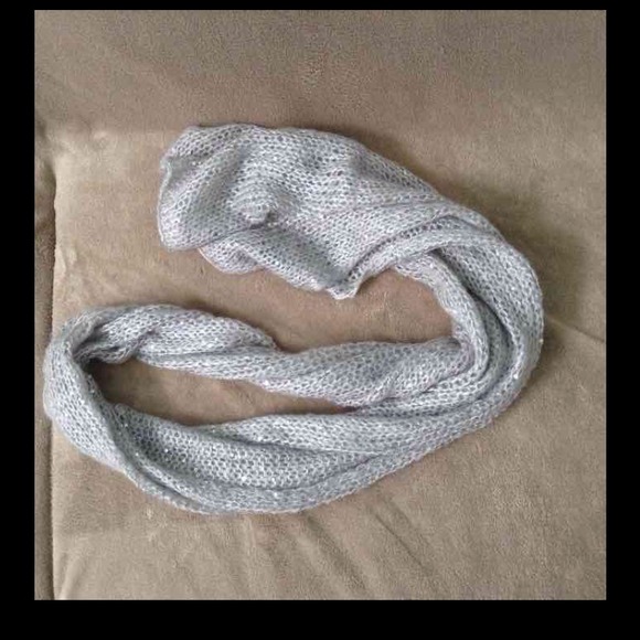 Gray knit scarf