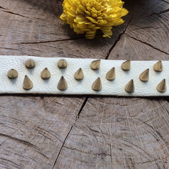 Gold spike beige leather bracelet