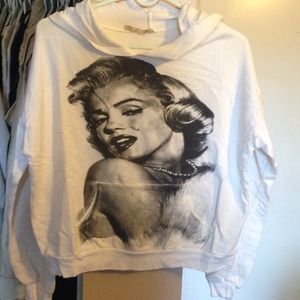 Marilyn Monroe pull over sweater