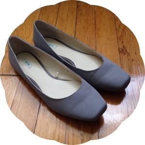Light Grey Flats with Cute Toe