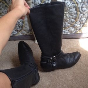Black boots size 7
