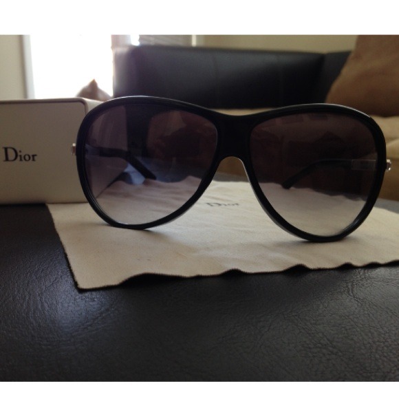 ⬇️PRICE DROP! ⬇️ AUTHENTIC DIOR SUNGLASSES! - Picture 2 of 4