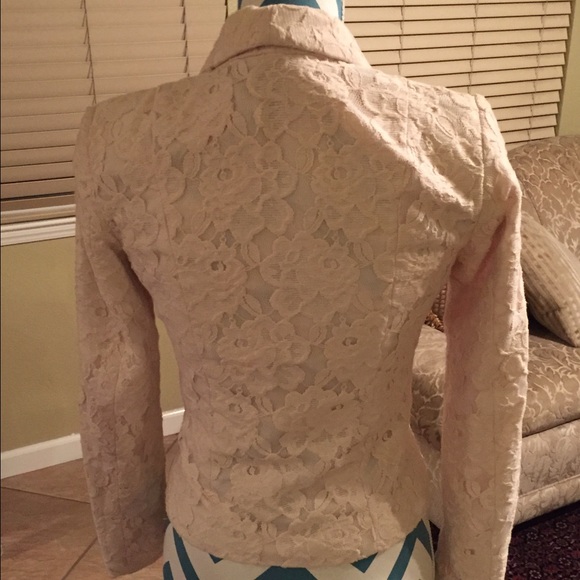 Blazer - Picture 2 of 4