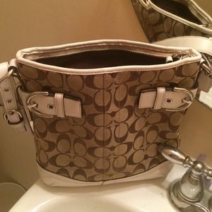 White/tan Coach purse