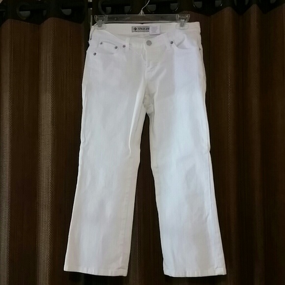 White Capri jeans