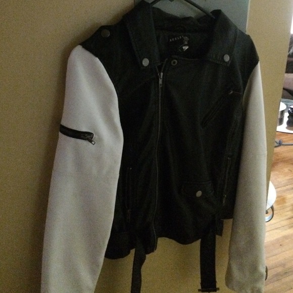 Motorcycle jacket - Picture 1 of 4