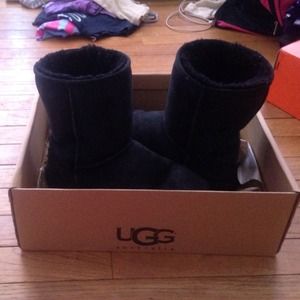 Black ugg boots